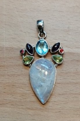Silberanhänger Regenbogenmondstein, Peridot, Amethyst, Granat